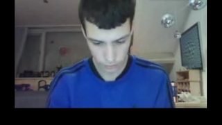 Dutch teenboy cums on cam